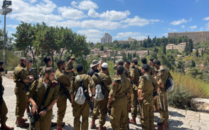 בעקבות מכבים 1 (1)