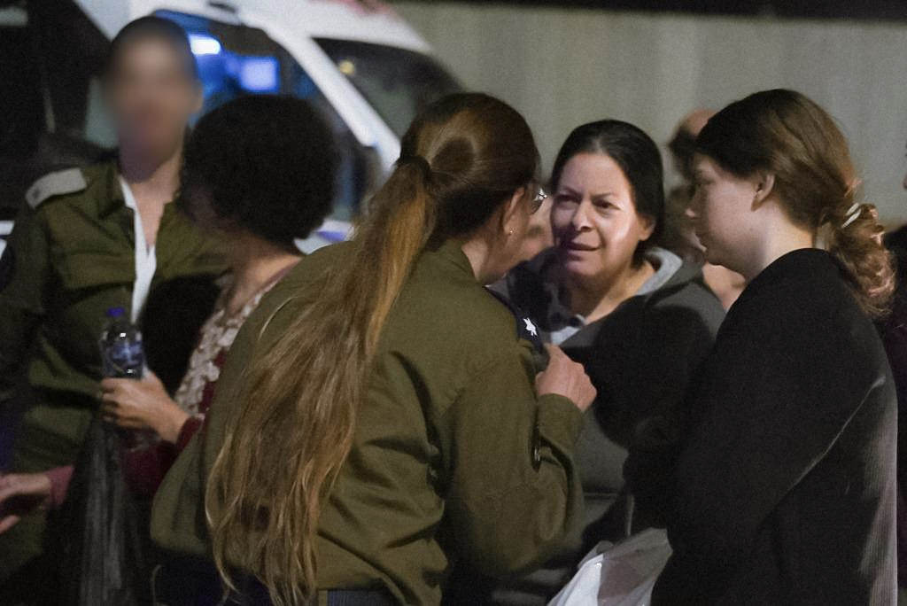 Shiri and Noga Weiss being released after 50 days of captivity