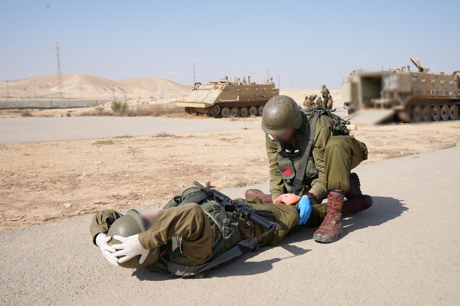 מעיניי הרופא - איך מרגיש להיות בתוך עזה?